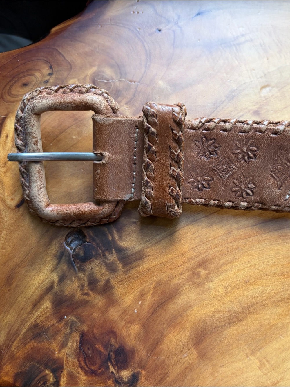 Handcrafted Brown Leather Belt with Multicolor Woven Accent - Picture 4 of 8